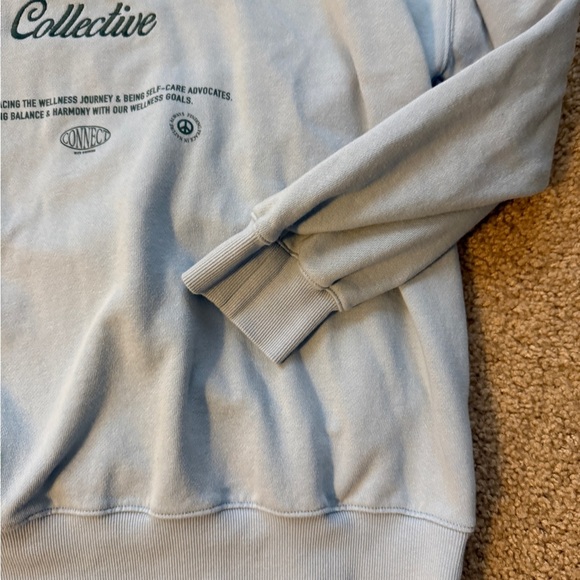 Old Navy Blue and Green Sweatshirt - Picture 2 of 6